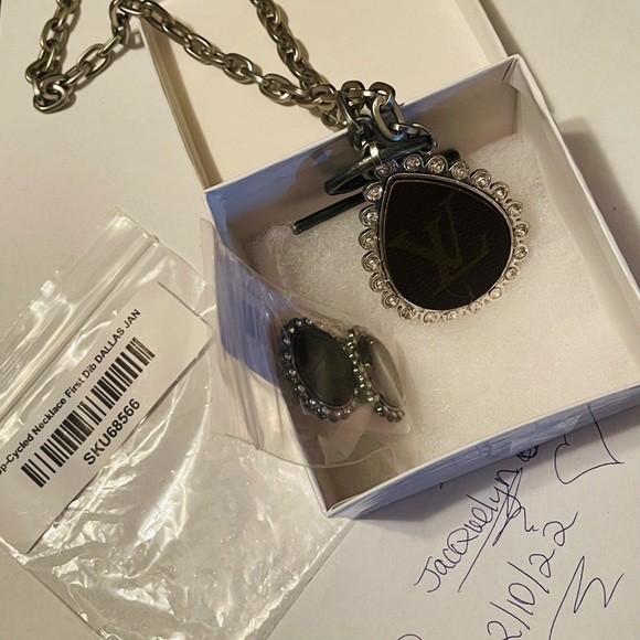 Medallion Chain Necklace Matching Earrings Set Rhinestones Bling Mother’s Day - Picture 4 of 5